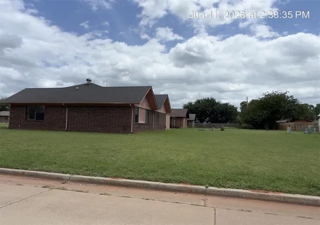 Homes for sale in Anadarko, OK | 202 Redbud Dr, Anadarko, OK 73005 | MLS# 1234624