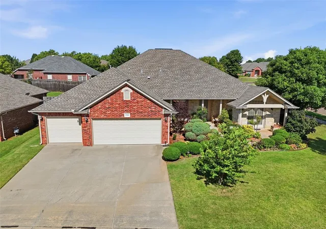 3rd image of 2916 Tara Ln, Norman, OK 73069 | MLS# 1234635