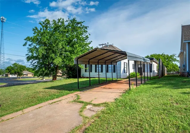 Homes for sale in Chandler, OK | 324 W 5th St, Chandler, OK 74834 | MLS# 1234640