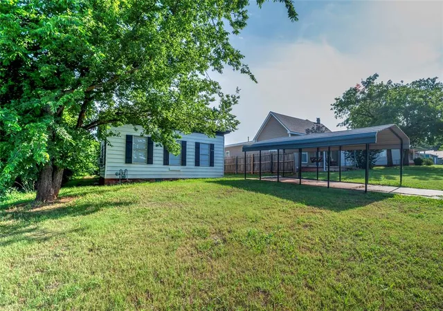 Homes for sale in Chandler, OK | 324 W 5Th St, Chandler, OK 74834 | MLS# 1234640