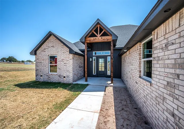 2nd image of 2411 Bear Creek Cir Cir, Blanchard, OK 73010 | MLS# 1234651