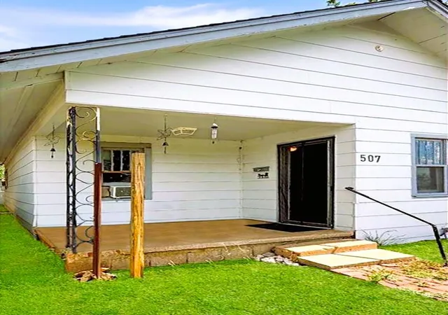 Photo 2 of Single family home for sale at 507 W Cypress St, Altus, OK 73521 | MLS# 1234670 | Listing updated on 2026-09-08