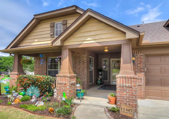 Photo 3 of Sale Pending at 12487 Lakota Dr, Choctaw, OK 73020 | MLS# 1234700 | Listing updated on 2026-09-05
