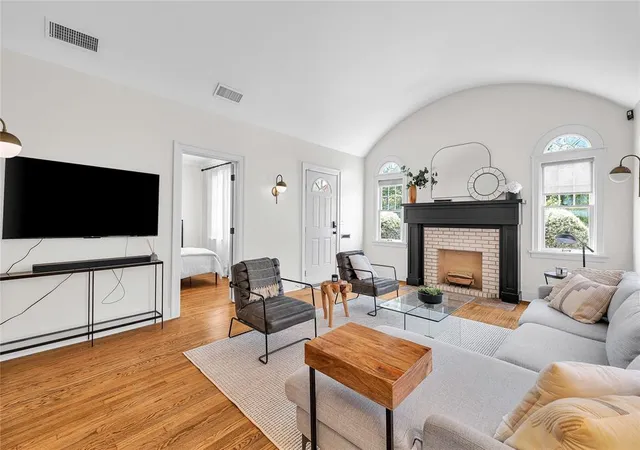 Photo 4 of Single family home for sale at 917 NE 18th Street, Oklahoma City, OK 73105 | MLS# 1234730 | Listing updated on 2026-08-02