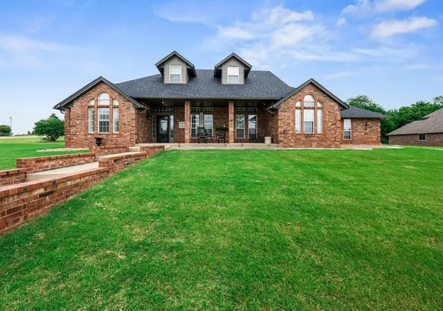 2nd image of 10700 Crystal Creek Dr, Mustang, OK 73064 | MLS# 1234742