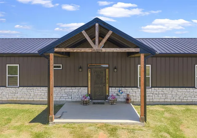 Homes for sale in Loco, OK | 183070 N 3030 Rd, Loco, OK 73442 | MLS# 1234753
