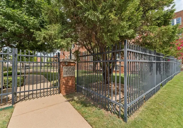 2nd image of 1209 N Harvey Ave #101, Oklahoma City, OK 73103 | MLS# 1234768