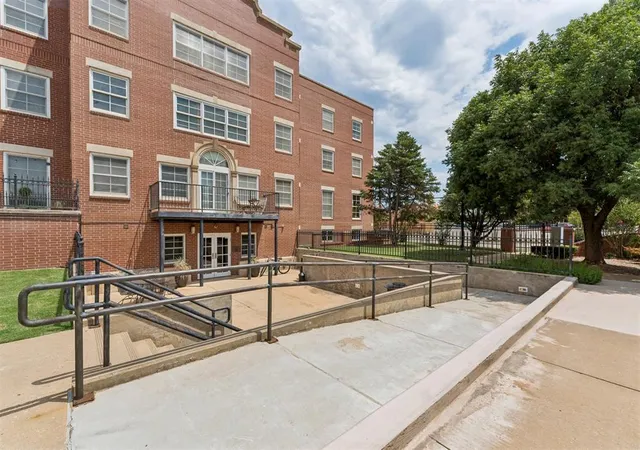 4th image of 1209 N Harvey Ave #101, Oklahoma City, OK 73103 | MLS# 1234768