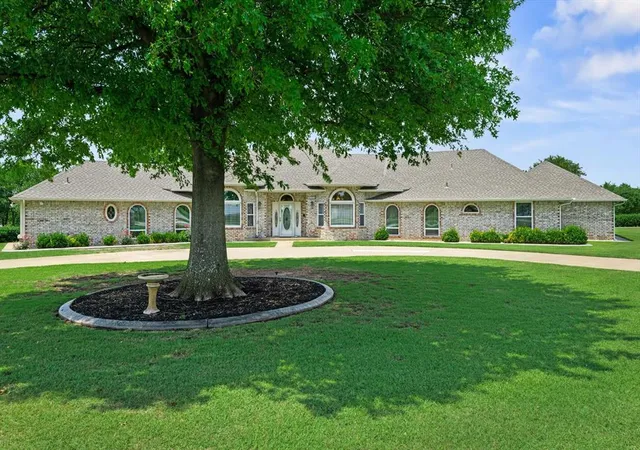 Photo 1 of Sale Pending at 4201 Saint Croix Dr, Edmond, OK 73025 | MLS# 1234770 | Listing updated on 2026-07-23
