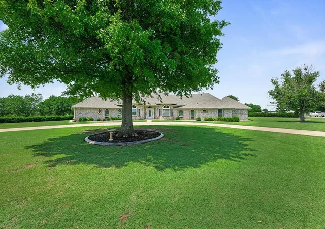 Photo 3 of Sale Pending at 4201 Saint Croix Dr, Edmond, OK 73025 | MLS# 1234770 | Listing updated on 2026-07-23