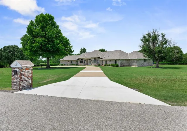 Photo 3 of Sale Pending at 4201 Saint Croix Dr, Edmond, OK 73025 | MLS# 1234770 | Listing updated on 2026-07-23