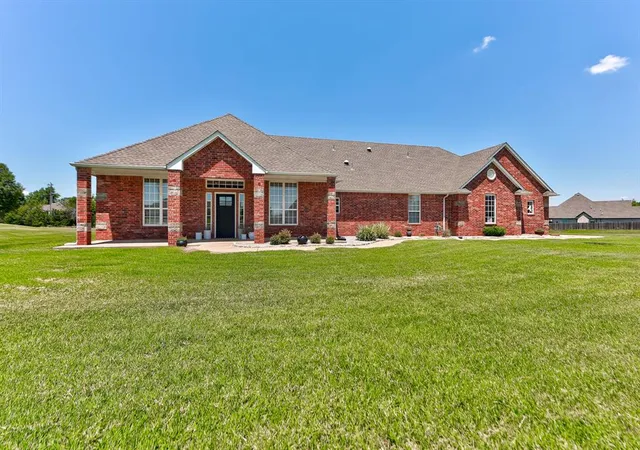 1st image of 10501 Joseph Wy, Yukon, OK 73099 | MLS# 1234777