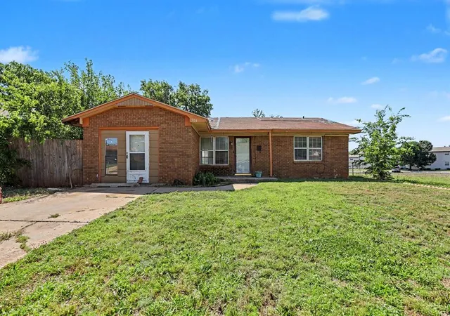 1st image of 704 Ne Katherine Pl, Oklahoma City, OK 73114 | MLS# 1234803