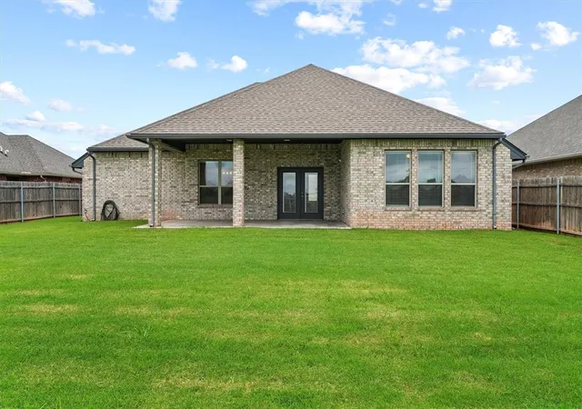 Photo 2 of Single family home for sale at 2600 Summit Xing Pkwy, Norman, OK 73071 | MLS# 1234813 | Listing updated on 2026-10-07