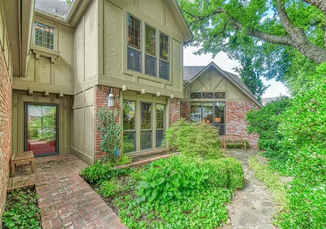 Photo 2 of Single family home for sale at 2010 Trailpine Ct, Norman, OK 73072 | MLS# 1234825 | Listing updated on 2026-07-24