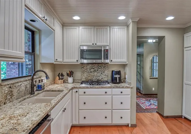 Photo 4 of Single family home for sale at 2010 Trailpine Ct, Norman, OK 73072 | MLS# 1234825 | Listing updated on 2026-07-24