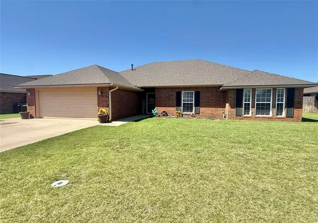 Photo 2 of Single family home for sale at 1724 White Tail Dr, Altus, OK 73521 | MLS# 1234852 | Listing updated on 2026-06-18