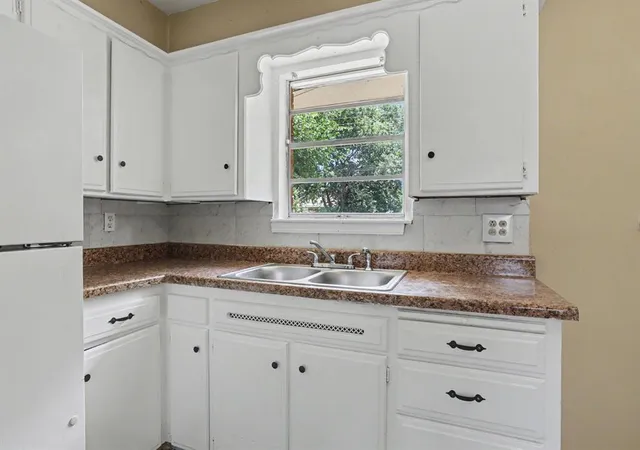 5th image of 644 W Main St, Moore, OK 73160 | MLS# 1234863
