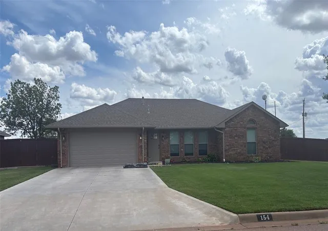Homes for sale in Elk City, OK | 154 E Bonita Dr, Elk City, OK 73644 | MLS# 1234887