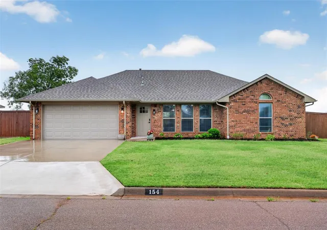 Homes for sale in Elk City, OK | 154 E Bonita Dr, Elk City, OK 73644 | MLS# 1234887