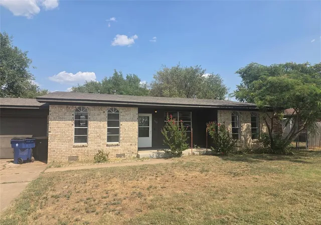 1st image of 113 Glenhaven Dr, Chickasha, OK 73018 | MLS# 1234891