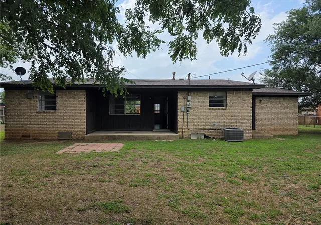 Homes for sale in Chickasha, OK | 113 Glenhaven Dr, Chickasha, OK 73018 | MLS# 1234891