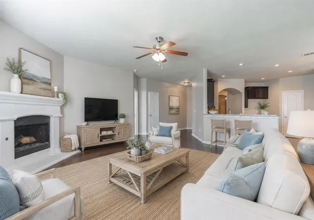 2nd image of 9712 Allie Hope Ln, Yukon, OK 73099 | MLS# 1234902