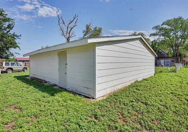 Homes for sale in Lone Wolf, OK | 20456 E 1410 Rd #92, Lone Wolf, OK 73655 | MLS# 1234934