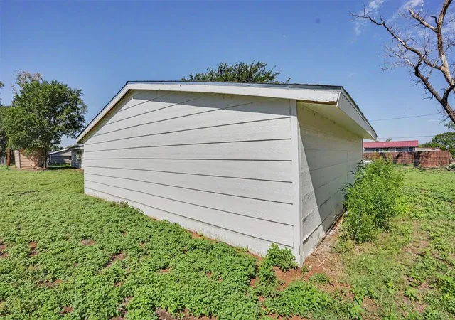 Homes for sale in Lone Wolf, OK | 20456 E 1410 Rd #92, Lone Wolf, OK 73655 | MLS# 1234934