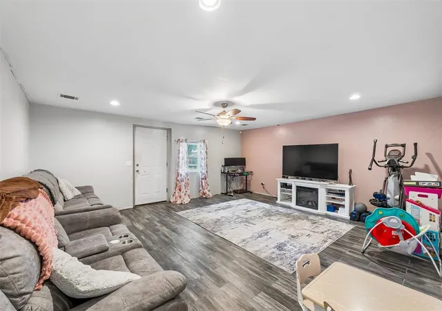 Homes for sale in Warr Acres, OK | 5413 Nw 45Th St, Warr Acres, OK 73122 | MLS# 1234953