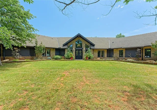 2nd image of 1051 Rockland Rdg, Norman, OK 73026 | MLS# 1234960