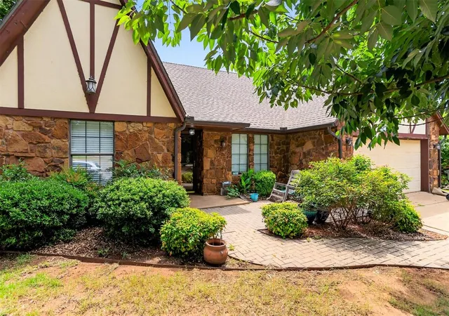 Photo 2 of Single family home for sale at 1707 Wheaton Dr, Norman, OK 73071 | MLS# 1234964 | Listing updated on 2026-08-01
