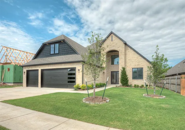2nd image of 2805 Deer Valley Ln, Yukon, OK 73099 | MLS# 1235005