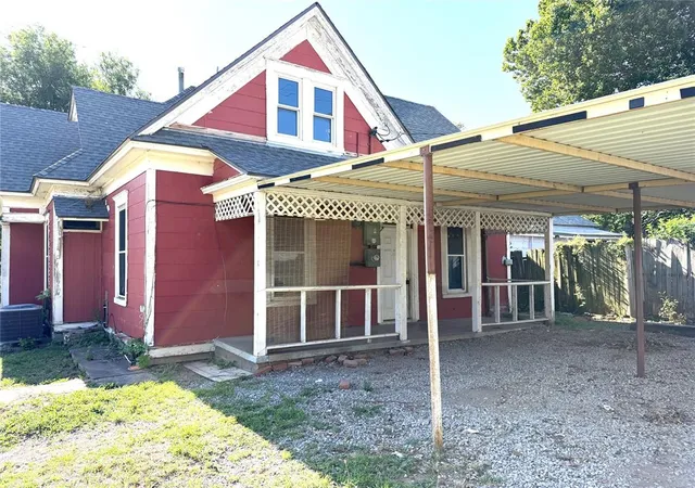 Photo 3 of Single family home for sale at 221 N Barker Ave, El Reno, OK 73036 | MLS# 1235008 | Listing updated on 2026-09-19