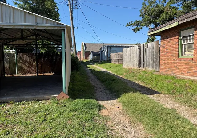 Photo 4 of Single family home for sale at 221 N Barker Ave, El Reno, OK 73036 | MLS# 1235008 | Listing updated on 2026-09-19
