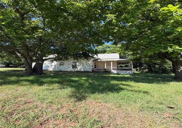 Homes for sale in Chandler, OK | 523 E 10th St, Chandler, OK 74834 | MLS# 1235022