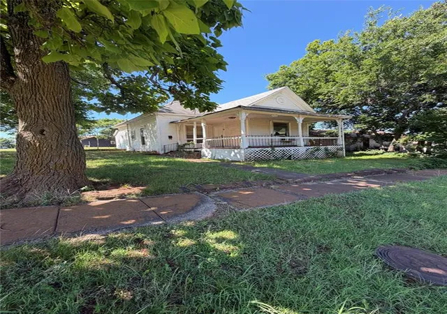 Homes for sale in Chandler, OK | 523 E 10th St, Chandler, OK 74834 | MLS# 1235022