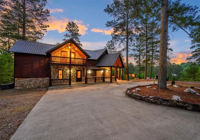 3rd image of 412 W Eagle Mountain Trl, Broken Bow, OK 74728 | MLS# 1235034