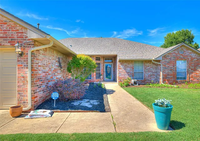 Photo 4 of Single family home for sale at 2613 Jills Trl, Edmond, OK 73012 | MLS# 1235061 | Listing updated on 2026-10-17