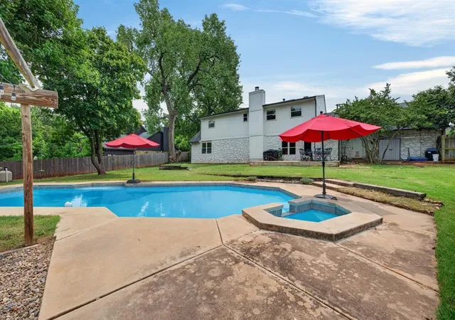 Photo 3 of Single family home for sale at 1809 Nighthawk Ct, Edmond, OK 73034 | MLS# 1235062 | Listing updated on 2026-10-03
