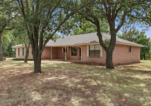 Homes for sale in Duncan, OK | 2188 Foster Dr, Duncan, OK 73533 | MLS# 1235075
