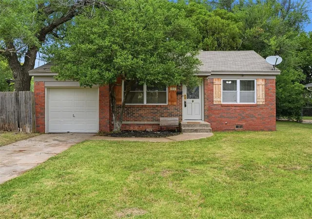 2nd image of 1917 Downing St, Oklahoma City, OK 73120 | MLS# 1235092
