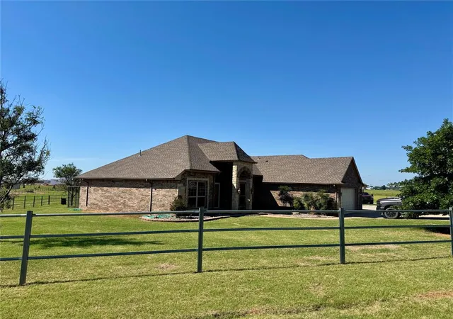 Homes for sale in Weatherford, OK | 24352 E 1006 Rd, Weatherford, OK 73096 | MLS# 1235107