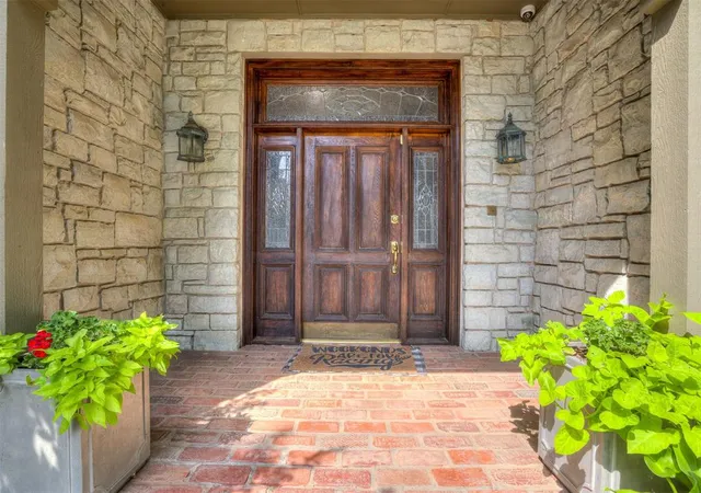 2nd image of 1605 Castle Rock Rd, Yukon, OK 73099 | MLS# 1235114