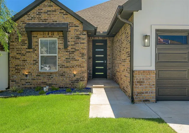 Photo 2 of Sale Pending at 2582 Shady Holw Dr, Choctaw, OK 73020 | MLS# 1235115 | Listing updated on 2026-09-15