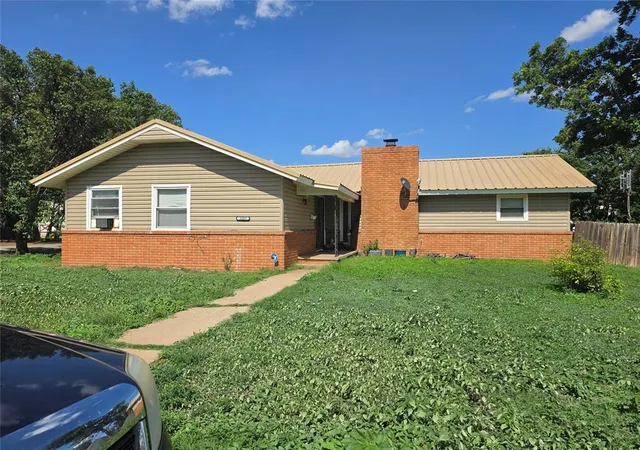 Homes for sale in Cordell, OK | 1223 N Lee St, Cordell, OK 73632 | MLS# 1235119