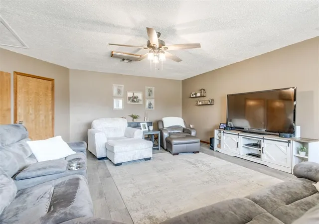 Photo 4 of Sale Pending at 212 Gath Dr, Tuttle, OK 73089 | MLS# 1235124 | Listing updated on 2026-10-01