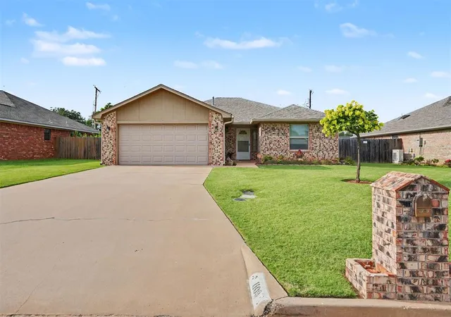 Homes for sale in Altus, OK | 1109 Wendy Ln, Altus, OK 73521 | MLS# 1235136