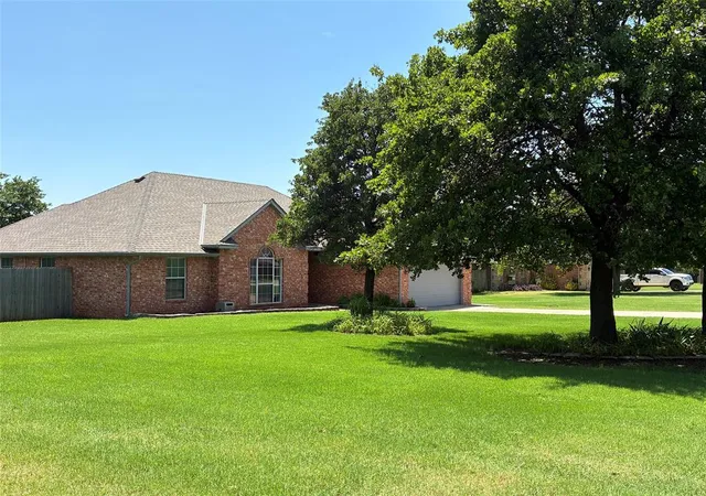 4th image of 236 W Lily Ln, Edmond, OK 73025 | MLS# 1235169