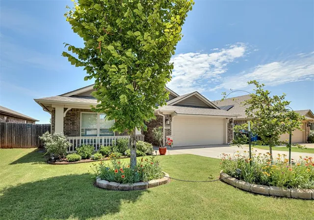 Photo 3 of Single family home for sale at 3005 Montane Dr, Norman, OK 73069 | MLS# 1235172 | Listing updated on 2026-09-13
